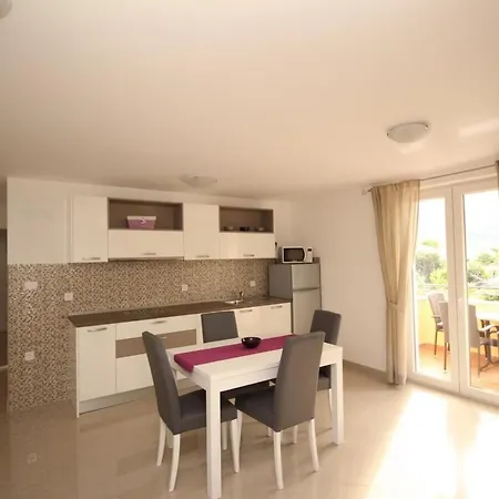 Gorica Ii A2-1 Br-5 By Interhome Baška