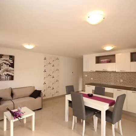 Gorica Ii A2-1 Br-5 By Interhome