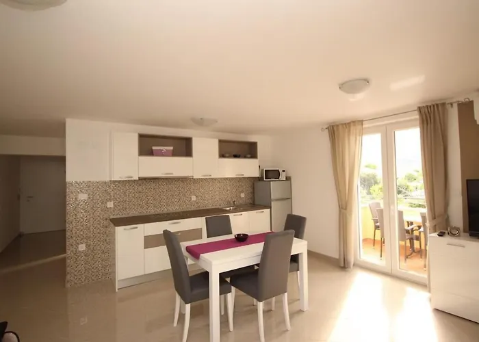 Gorica Ii A2-1 Br-5 By Interhome Baška